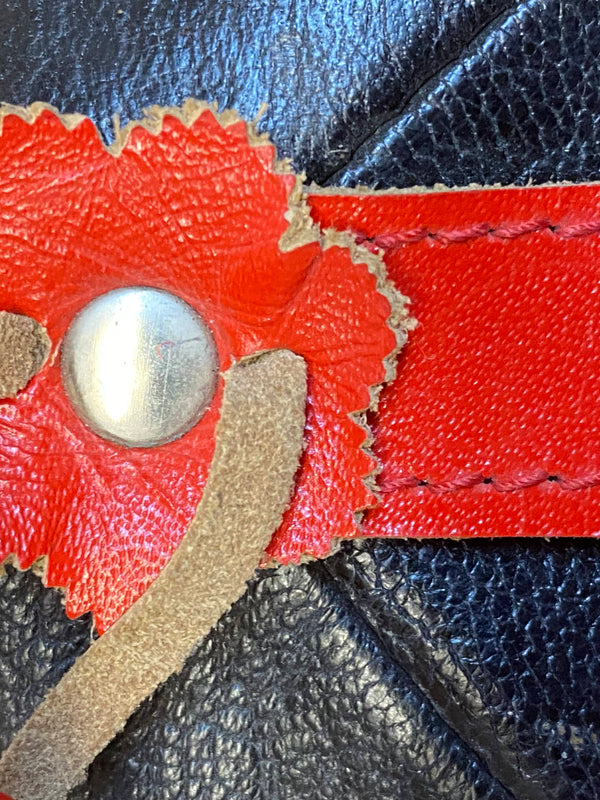 Vintage Lederkappe Schweiz – Rot Schwarz mit Kreuz Applikation