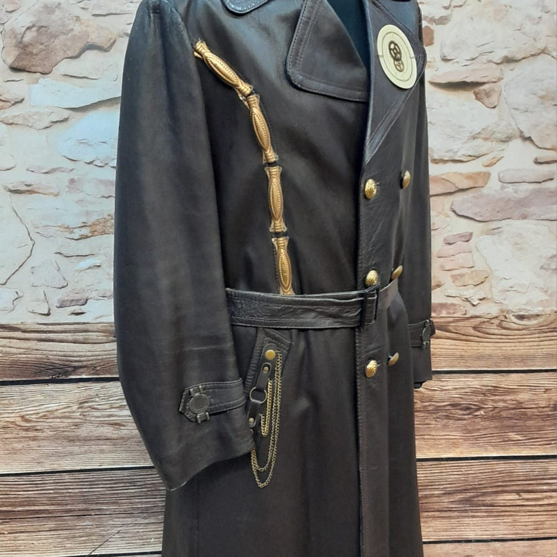 Handveredelter Steampunk Ledermantel in braun, Unikat, Gr.52