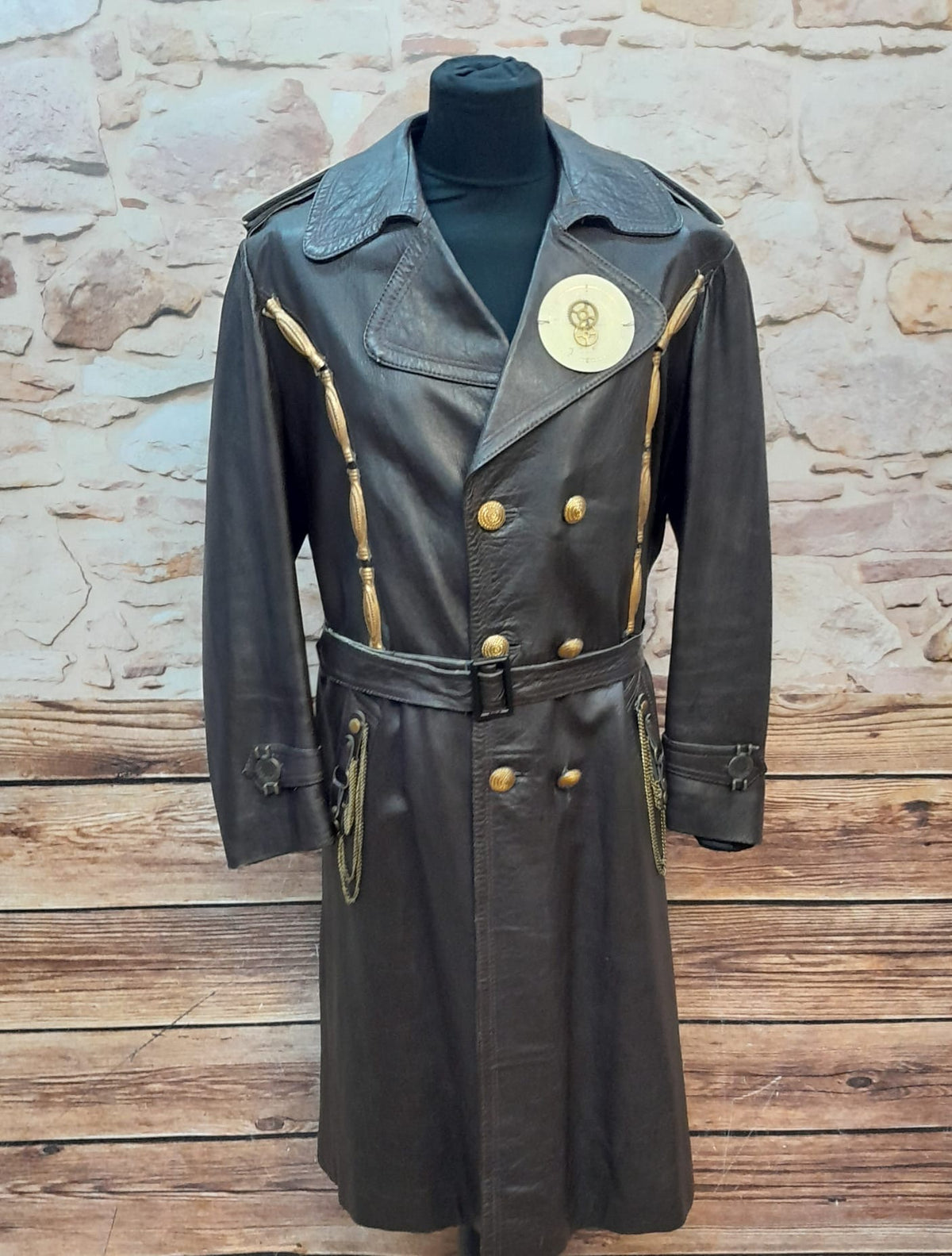 Manteau en cuir steampunk fini à la main en marron, unique, taille 52