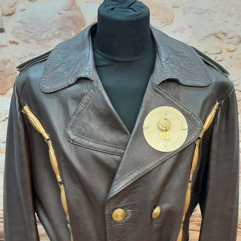 Handveredelter Steampunk Ledermantel in braun, Unikat, Gr.52