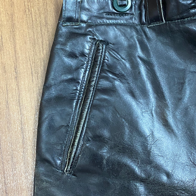 Kurze schwarze Lederhose – Vintage | Bundweite 75 cm | Glattleder | Made in Germany