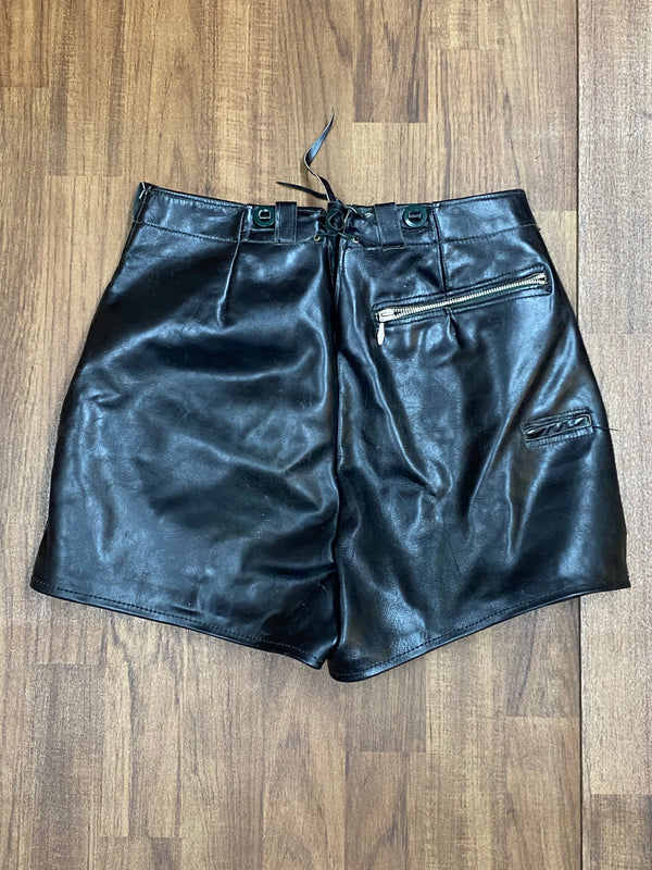 Kurze schwarze Lederhose – Vintage | Bundweite 75 cm | Glattleder | Made in Germany