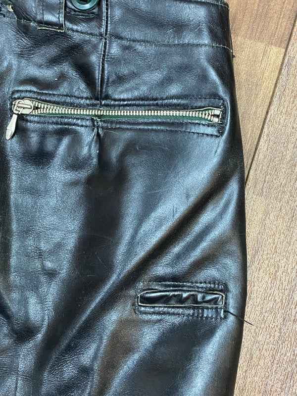 Kurze schwarze Lederhose – Vintage | Bundweite 75 cm | Glattleder | Made in Germany