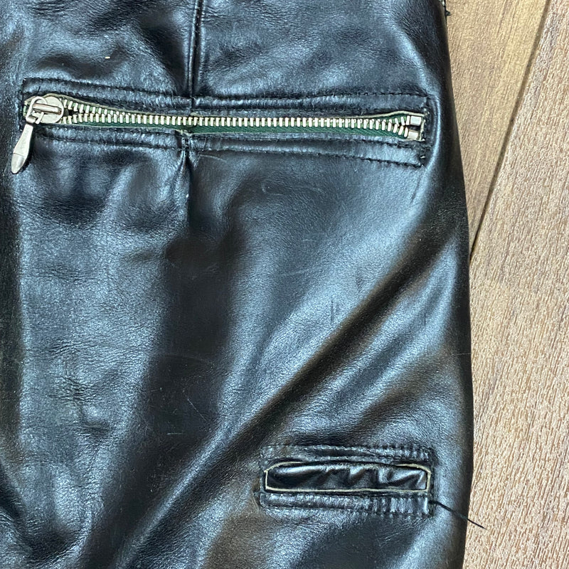 Kurze schwarze Lederhose – Vintage | Bundweite 75 cm | Glattleder | Made in Germany