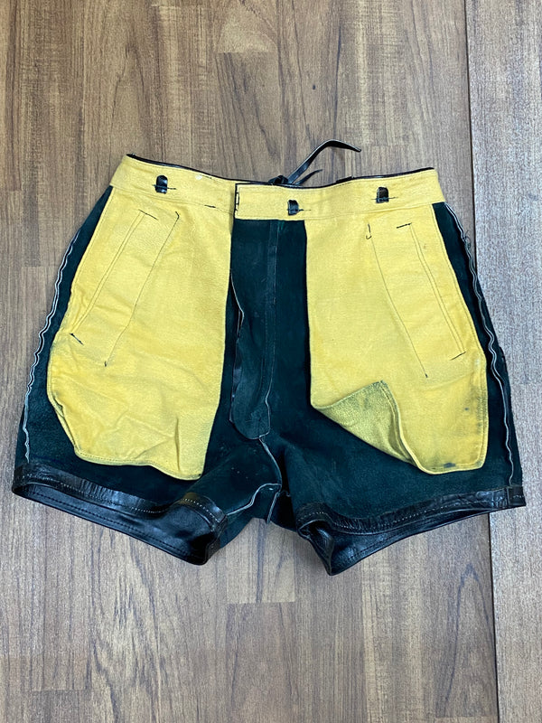 Kurze schwarze Lederhose – Vintage | Bundweite 75 cm | Glattleder | Made in Germany
