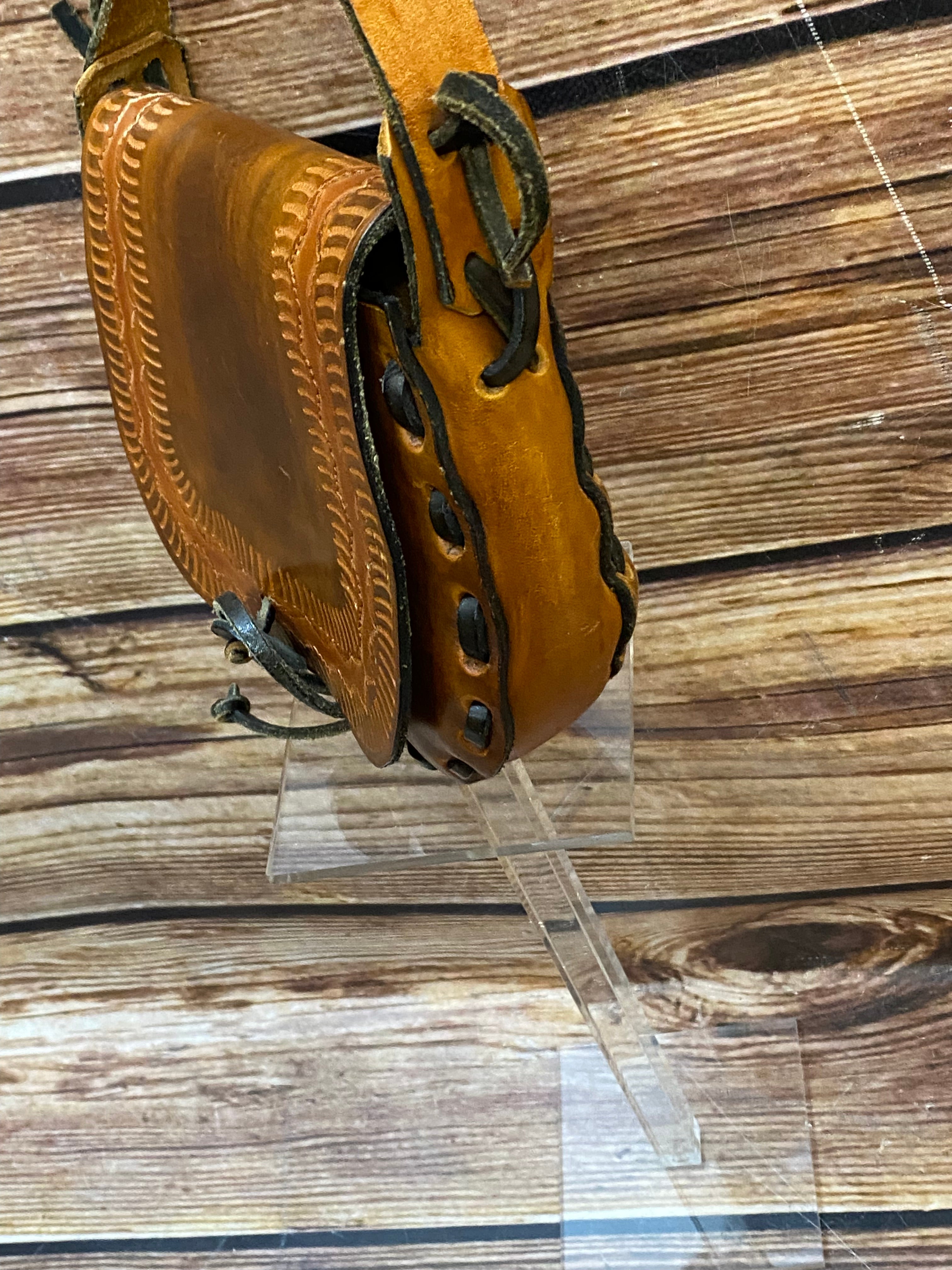 Kleine Umhänge-Ledertasche Vintage braun Satteltasche gestanzt Handgefertigt
