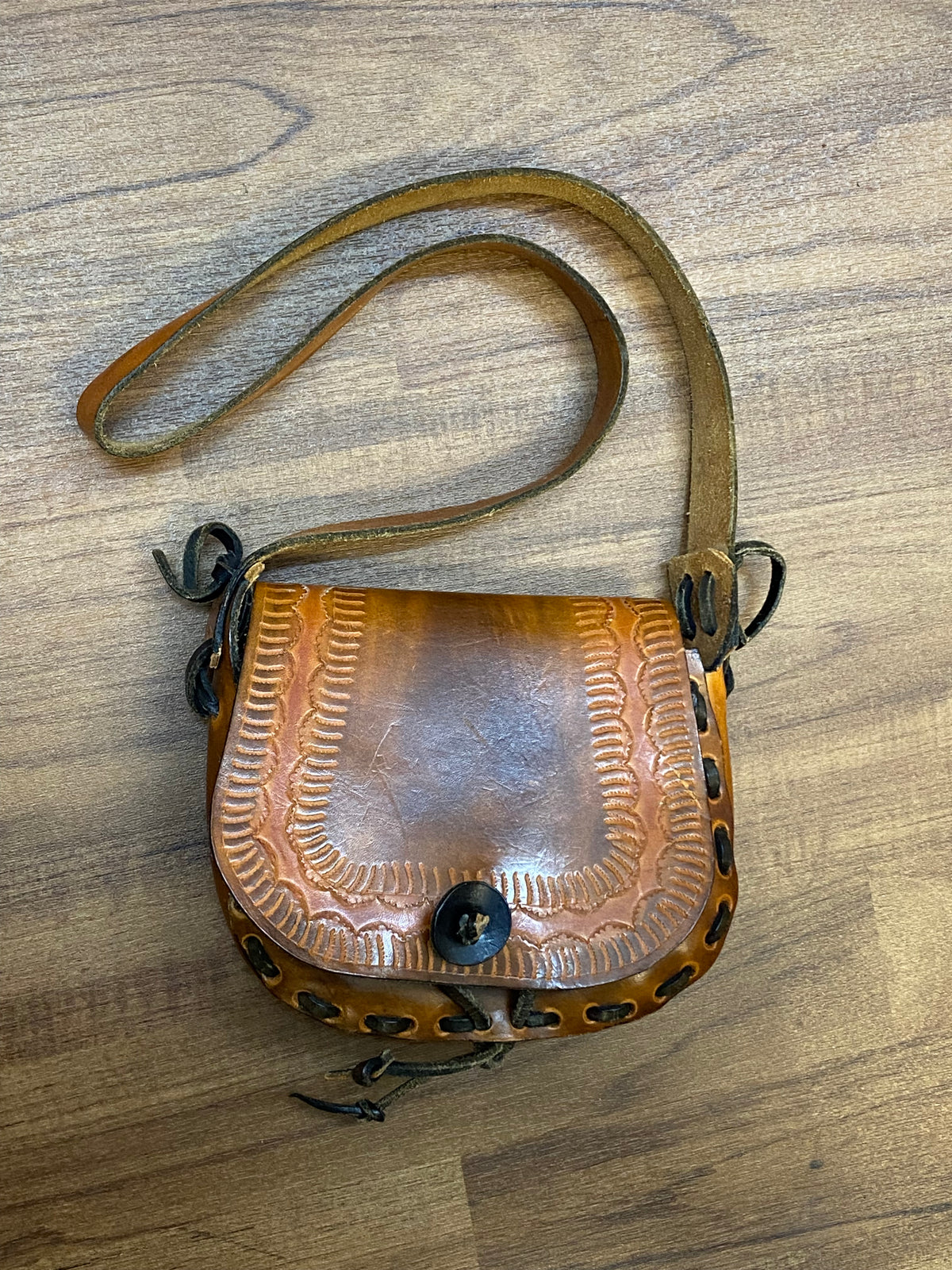 Petit sac bandoulière en cuir vintage marron sac de selle poinçonné fait main 