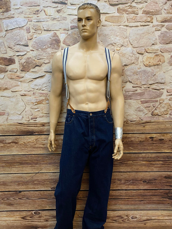 „Detail Jeansbund Levi’s 501 mit Hosenträgerknöpfen Denim Vintage Look“