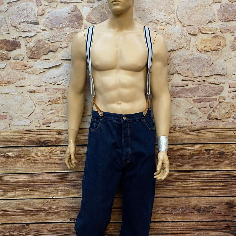„Detail Jeansbund Levi’s 501 mit Hosenträgerknöpfen Denim Vintage Look“