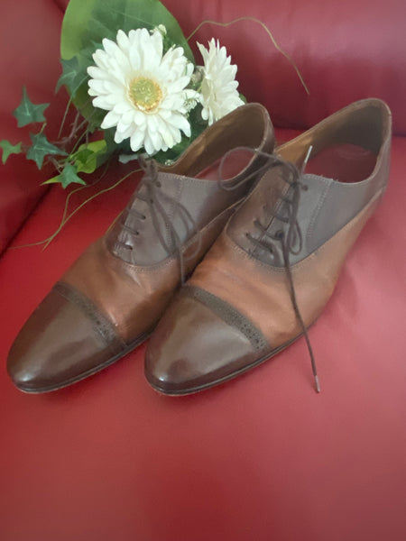 Zweifarbige LLOYD Herren-Oxford aus Leder in Braun, Größe 44½, Captoe mit Broguing, rote LLOYD-Sohle – guter Vintage-Zustand.