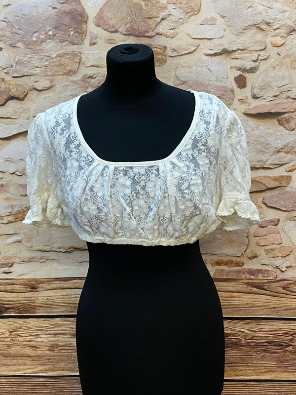 „MarJo Dirndlbluse weiß Spitze Vorderansicht Größe 44“