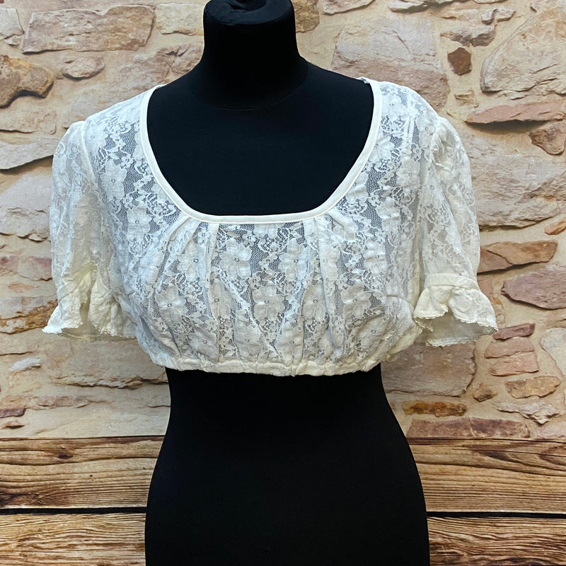 „MarJo Dirndlbluse weiß Spitze Vorderansicht Größe 44“