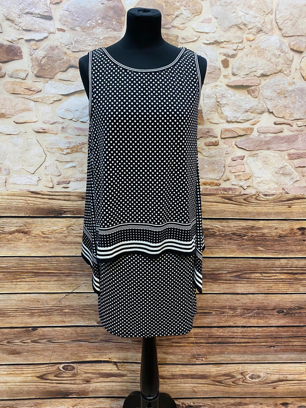 Ärmelloses schwarz‑weißes Polka‑Dot Kleid im 20er‑Stil mit tiefem Saum und Kontraststreifen, Größe S.