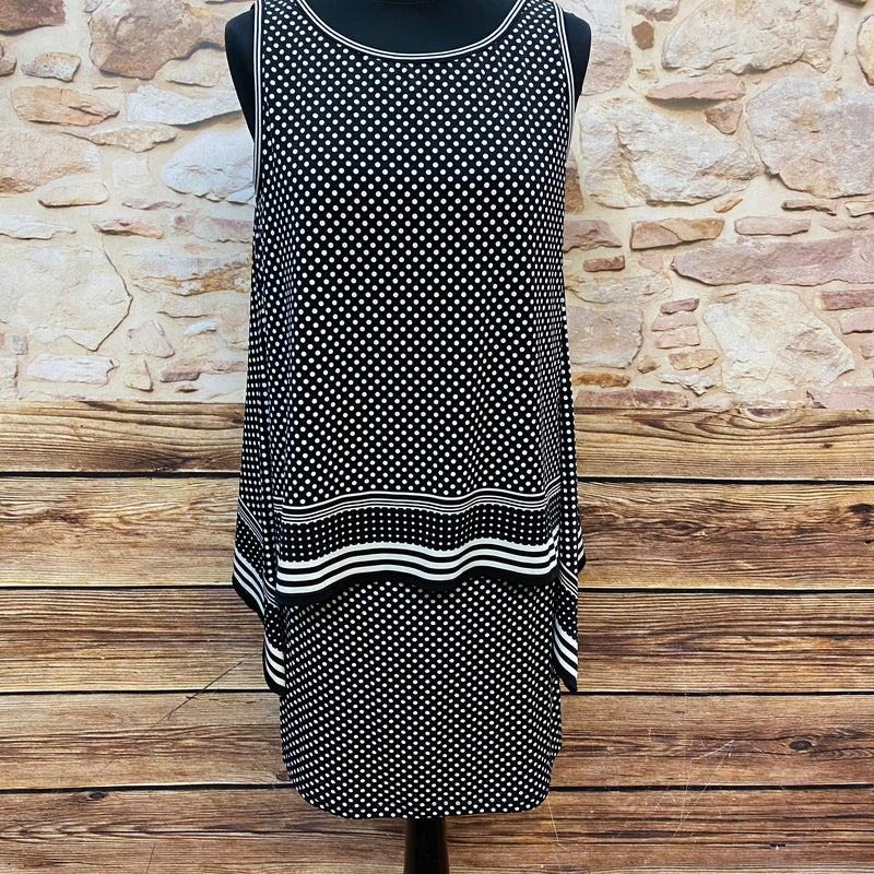 Ärmelloses schwarz‑weißes Polka‑Dot Kleid im 20er‑Stil mit tiefem Saum und Kontraststreifen, Größe S.