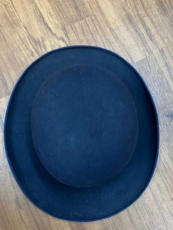 „Klassischer Melonenhut Herren Draufsicht aus Filz“