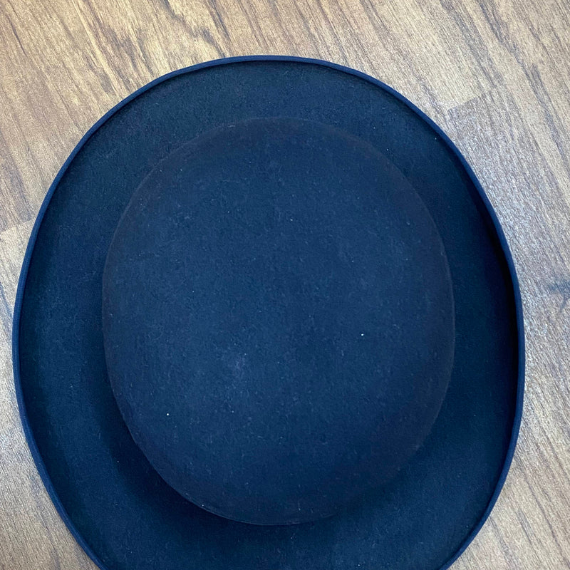 „Klassischer Melonenhut Herren Draufsicht aus Filz“