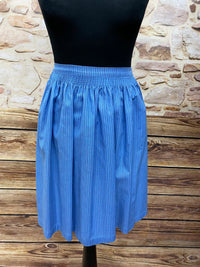 Kurze Vintage Trachtenschürze Schürze für Dirndl in hellblau gemustert 55 cm