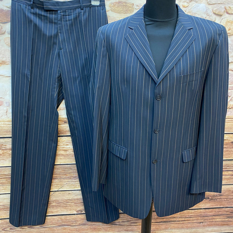 „Dunkelblauer Nadelstreifen-Anzug im 20er-Jahre Stil in Größe 102, Vintage Gatsby Look“