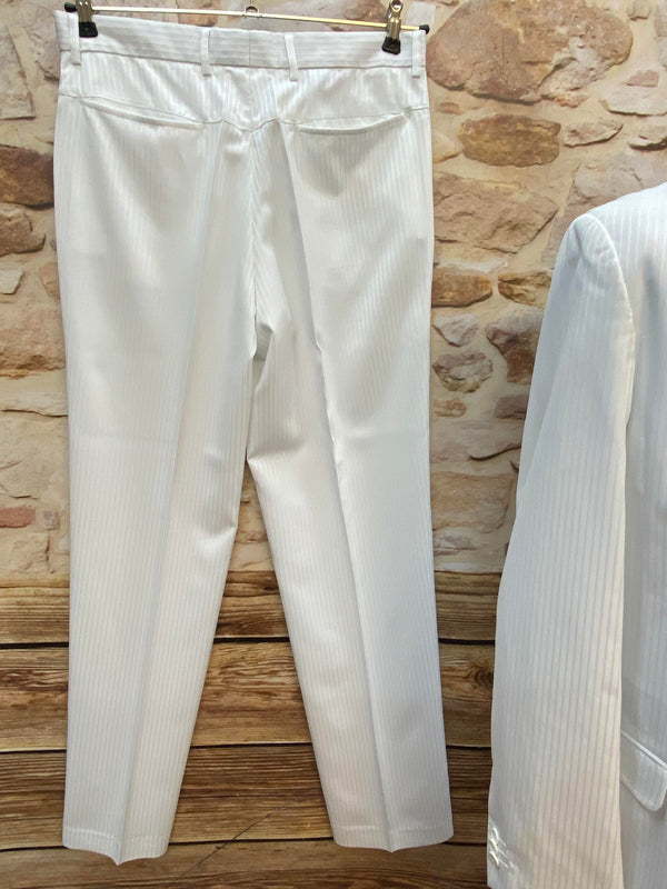 Herrenanzug weiß – eleganter Vintage Nadelstreifenanzug