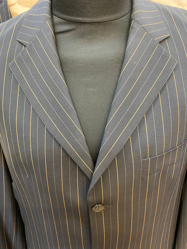 Dunkelblauer Nadelstreifen-Anzug Gr. 102 – 20er-Jahre Stil