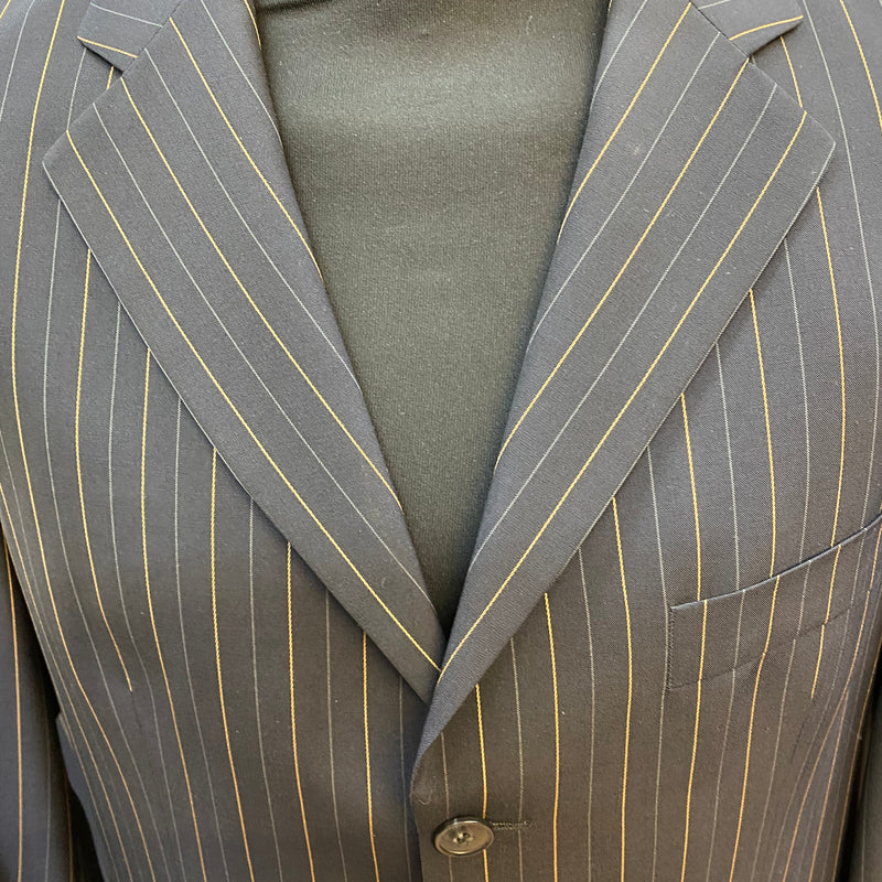 Dunkelblauer Nadelstreifen-Anzug Gr. 102 – 20er-Jahre Stil