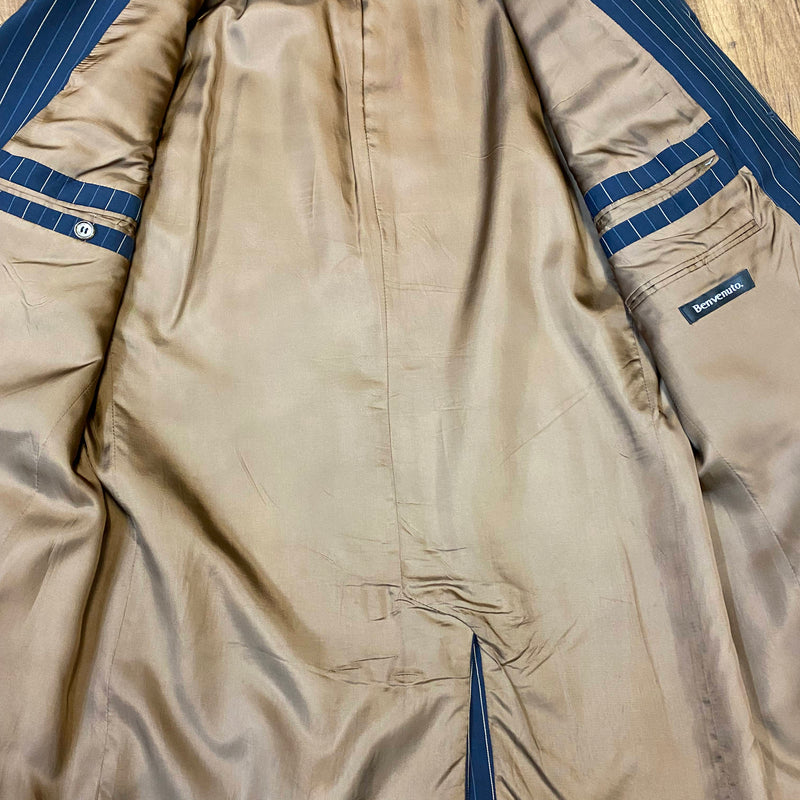 Dunkelblauer Nadelstreifen-Anzug Gr. 102 – 20er-Jahre Stil