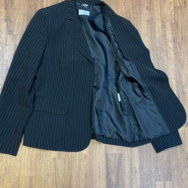 Eleganter Damenanzug schwarz gestreift mit klassischem Blazer