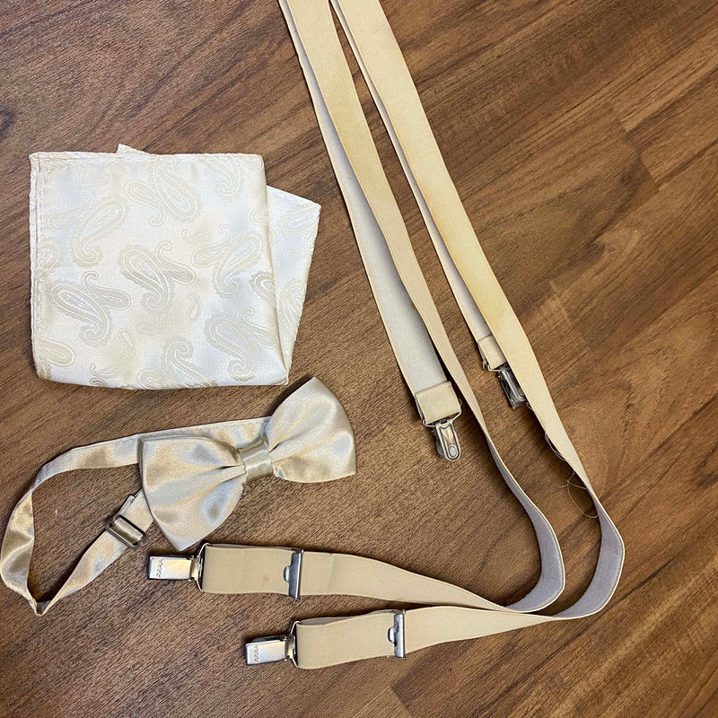 Cremefarbenes Accessoire Set mit Fliege Hosenträgern und Einstecktuch für Herren