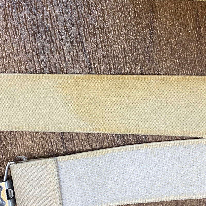 Gebrauchsspuren an cremefarbenen Vintage Hosenträgern für Herren Outfit