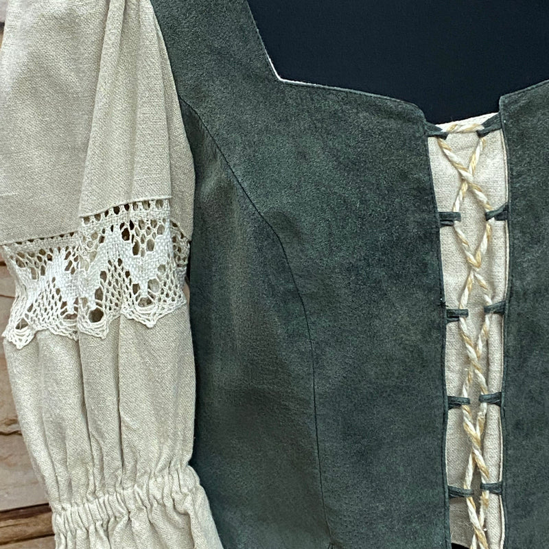 Entdecke Eleganz im Vintage-Stil: Trachtenoberteil aus Wildleder – Größe 42