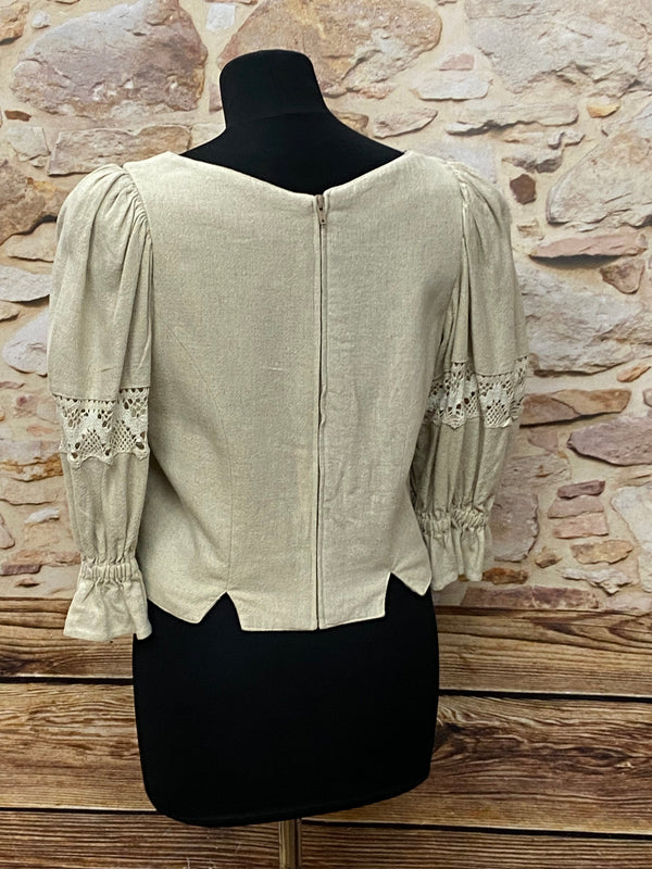 Entdecke Eleganz im Vintage-Stil: Trachtenoberteil aus Wildleder – Größe 42