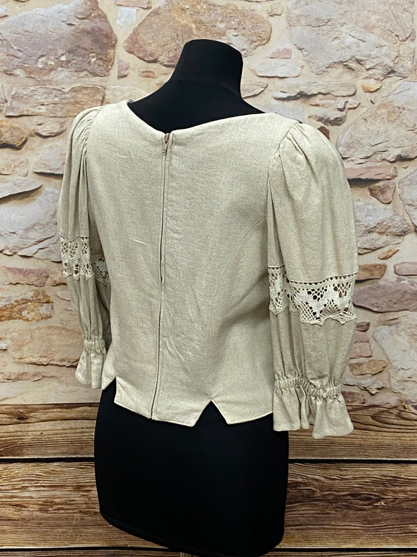 Entdecke Eleganz im Vintage-Stil: Trachtenoberteil aus Wildleder – Größe 42