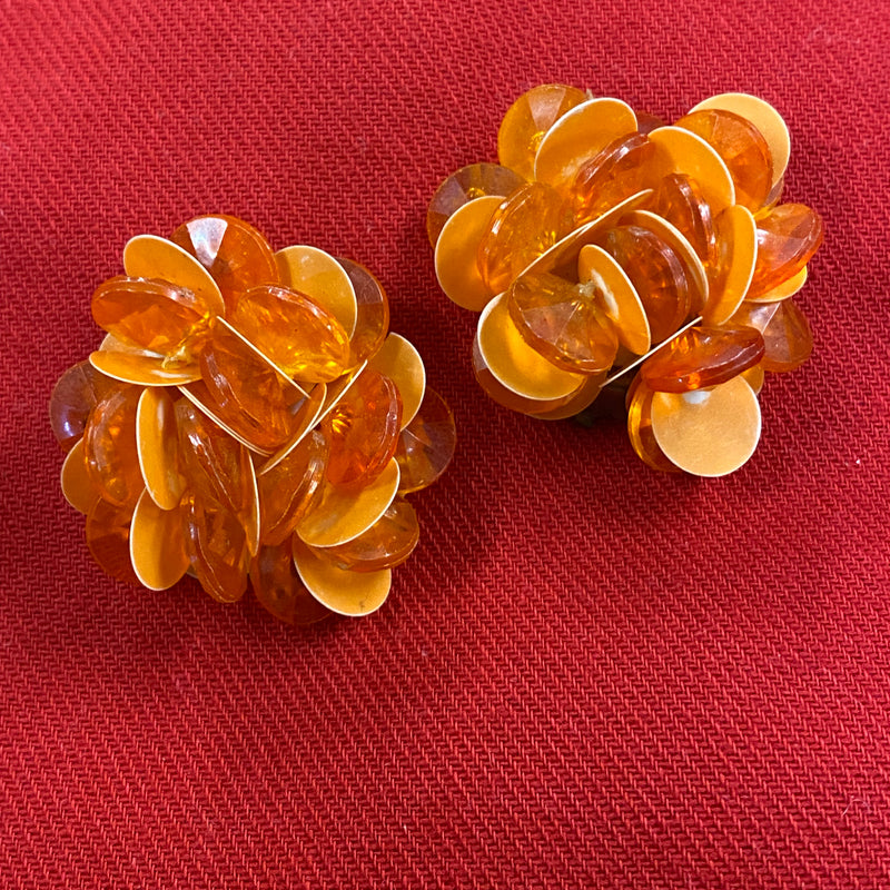 60er Jahre Ohrclips im Blumen-Design orange Vintage