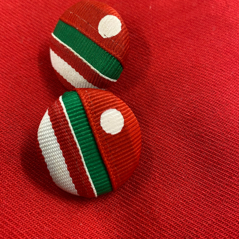 Runde Vintage Ohrstecker aus den 60/70er Jahren in Grün/Rot/Weiß Design