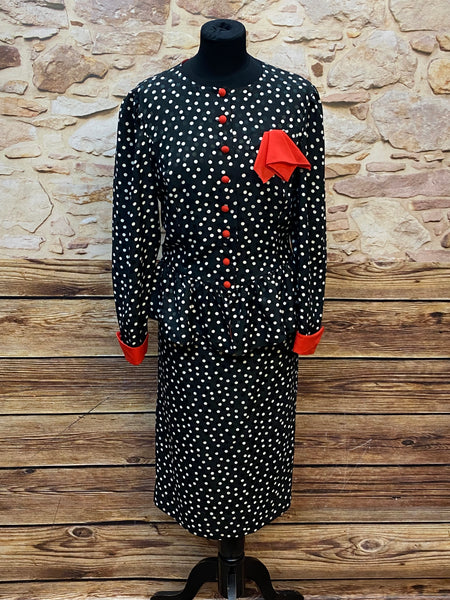 60er Jahre Vintage-Kostüm mit Polka-Dot-Muster Gr.38, Vintage-Kostüm von Fink Modell in Größe 38. Mit klassischem Polka-Dot-Muster und eleganten roten Details.