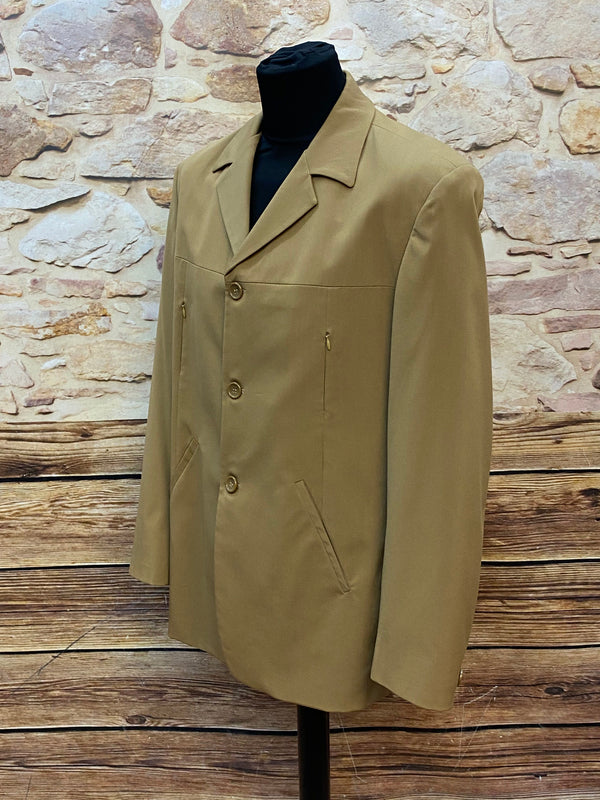 Seitliche Ansicht eines original Vintage Herren Sakkos in Camel-Beige Größe 54