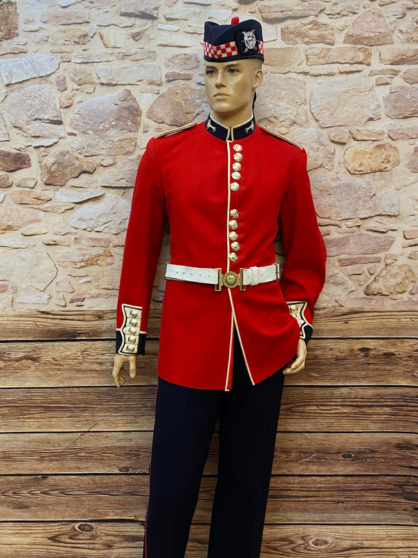 Original Welsh Guards Uniform Set mit roter Jacke, schwarzer Hose, Hosenträgern und weißem Gürtel, Größe ca. EU 50