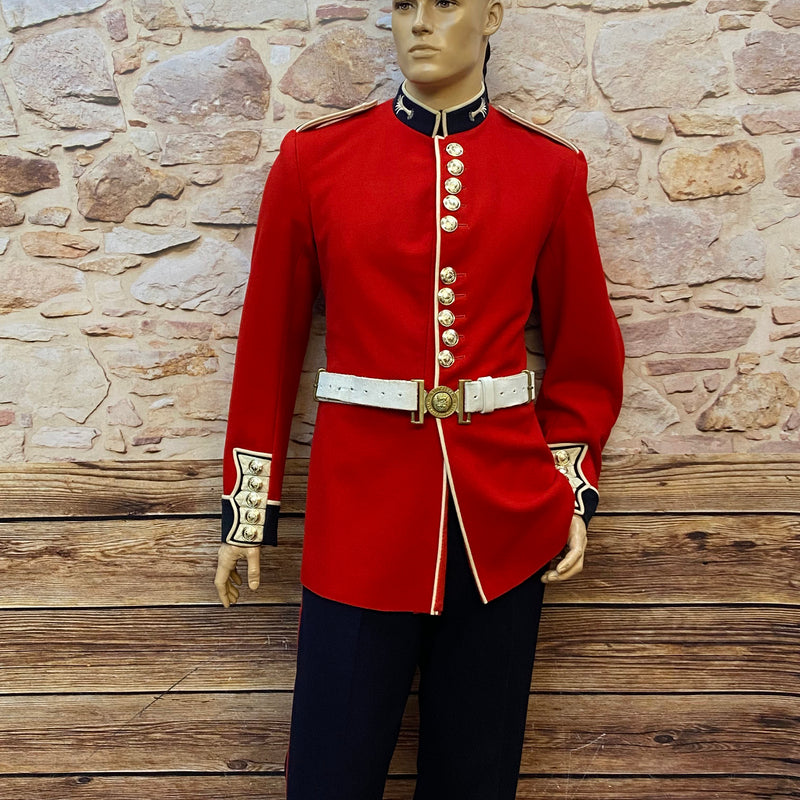 Original Welsh Guards Uniform Set mit roter Jacke, schwarzer Hose, Hosenträgern und weißem Gürtel, Größe ca. EU 50