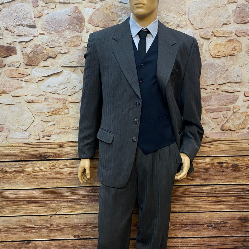 „Peaky Blinders Anzug grau in Gr. 50 – Komplett-Outfit mit Weste, Hemd und Strickkrawatte“