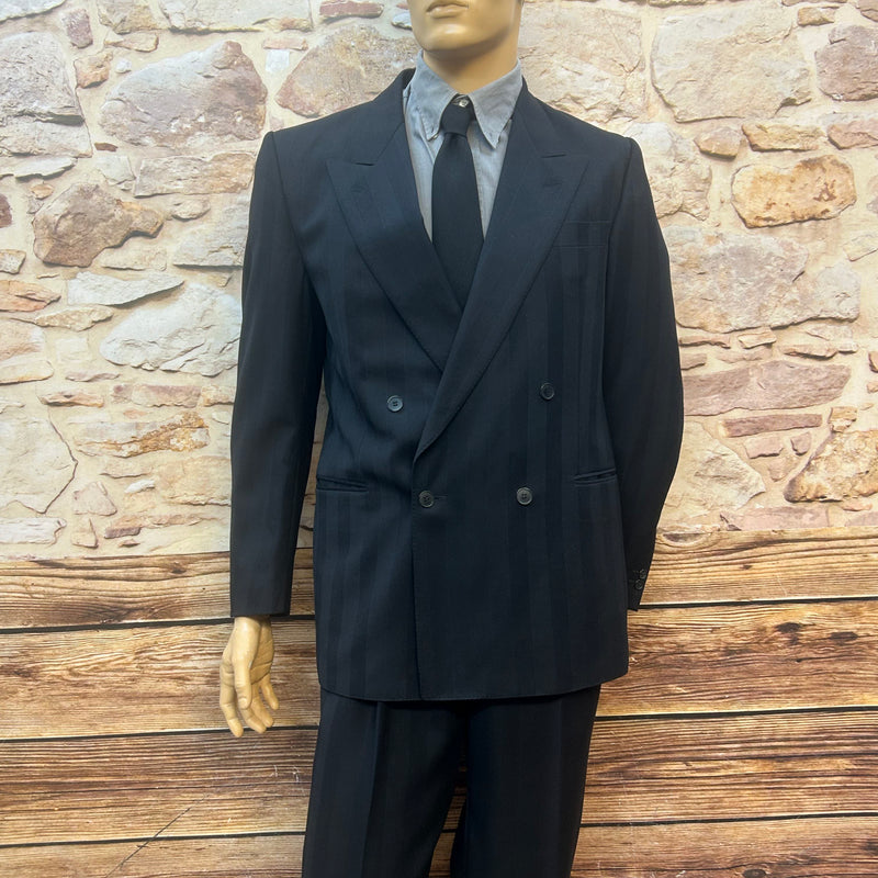 „Peaky Blinders Herren-Outfit Größe 52 mit Schurwollanzug, Hosenträgern, Krawatte und Schiebermütze – eleganter 1920er Jahre Stil“