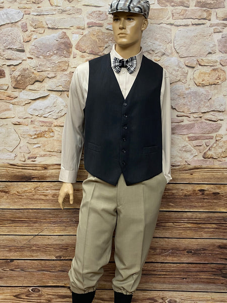 „Herren Kostüm 20er Jahre Stil mit Knickerbocker, Sakko, Weste, Hemd, Fliege, Schiebermütze,  in beige Größe 56