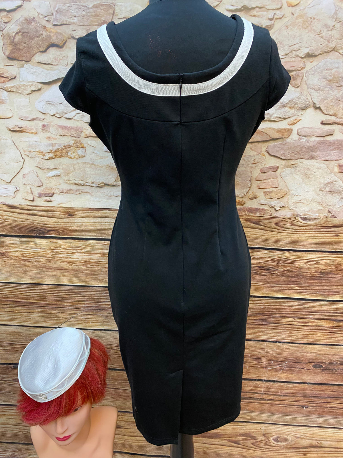 50er-Jahre-Stil Kostüm – Vintage Pencil-Kleid Gr.38 mit Hut und Handschuhen