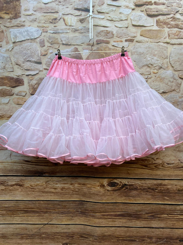 „Pinker Vintage-Petticoat von Malco Modes, weit ausgestellter Tüllunterrock mit elastischem Bund“