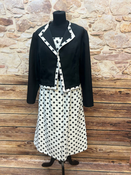 Zweiteiliges Vintage-Set Gr. 40 mit weißem Polka-Dot Kleid, schwarzem Taillengürtel und schwarzer Kurzjacke mit gepunkteter Blende