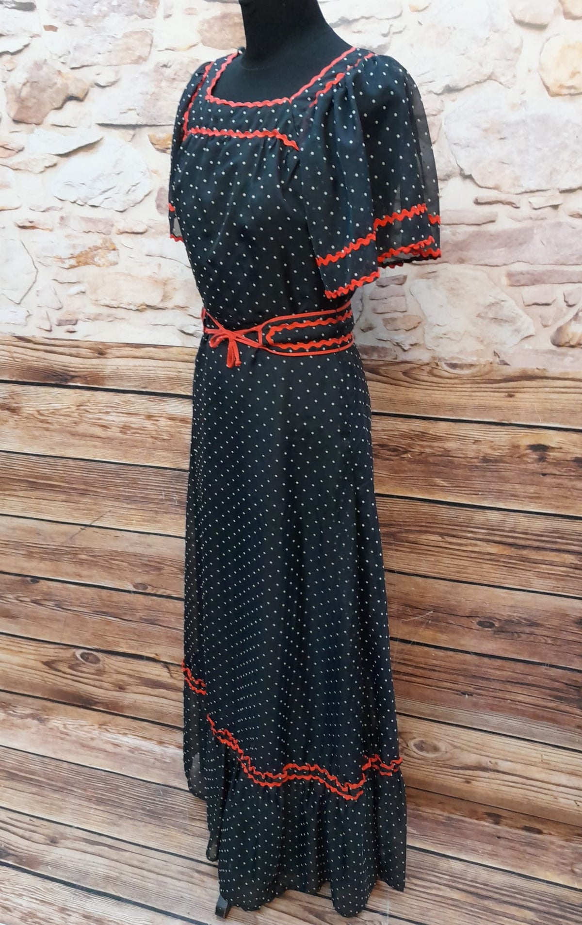 Robe vintage à pois avec accents rouges taille 36 