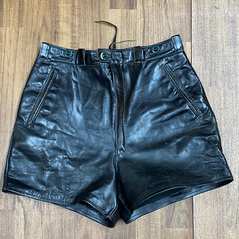 Kurze schwarze Vintage-Lederhose – Glattleder, Bundweite 75 cm, stabile Verarbeitung, made in Germany