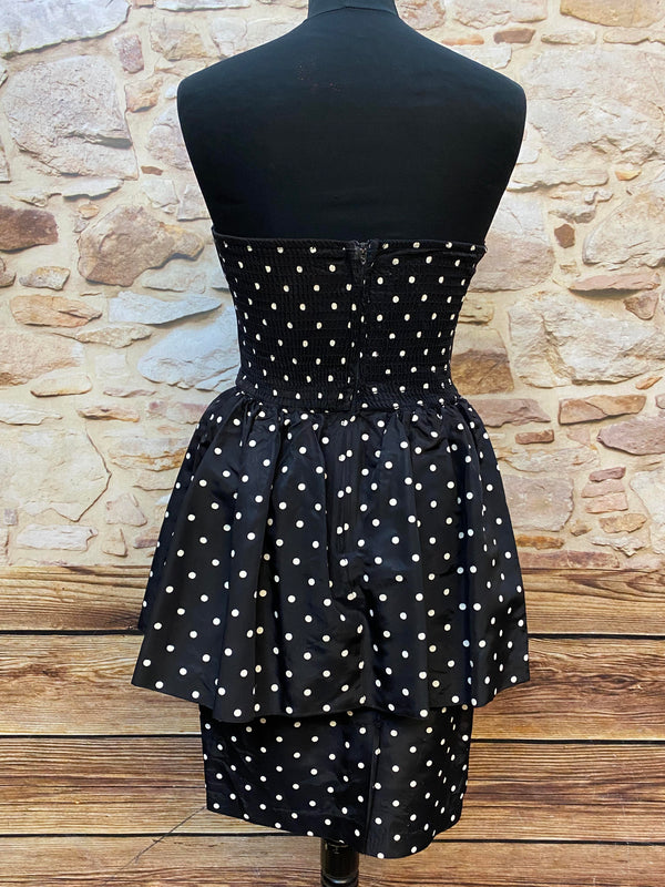 „Rückansicht vom Rockabilly Kleid schwarz weiß gepunktet mit elastischem Smok-Einsatz“