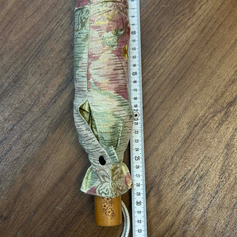 „Vintage Taschenschirm mit Maßband, Länge ca. 70 cm, florales Muster in Rosa und Grün“