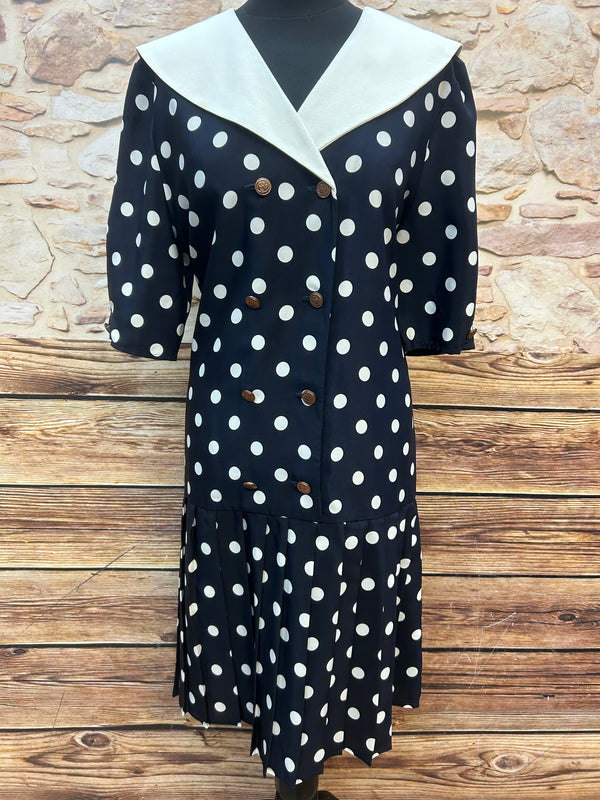 Dunkelblaues Vintage-Kleid mit weißem Matrosenkragen, Polka-Dots, Ankerknöpfen und plissiertem Rock, Größe 42/44