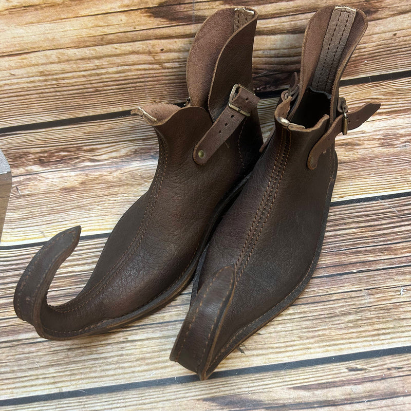 „Braune Mittelalter Schnabelschuhe aus Echtleder für Reenactment, Größe 38“